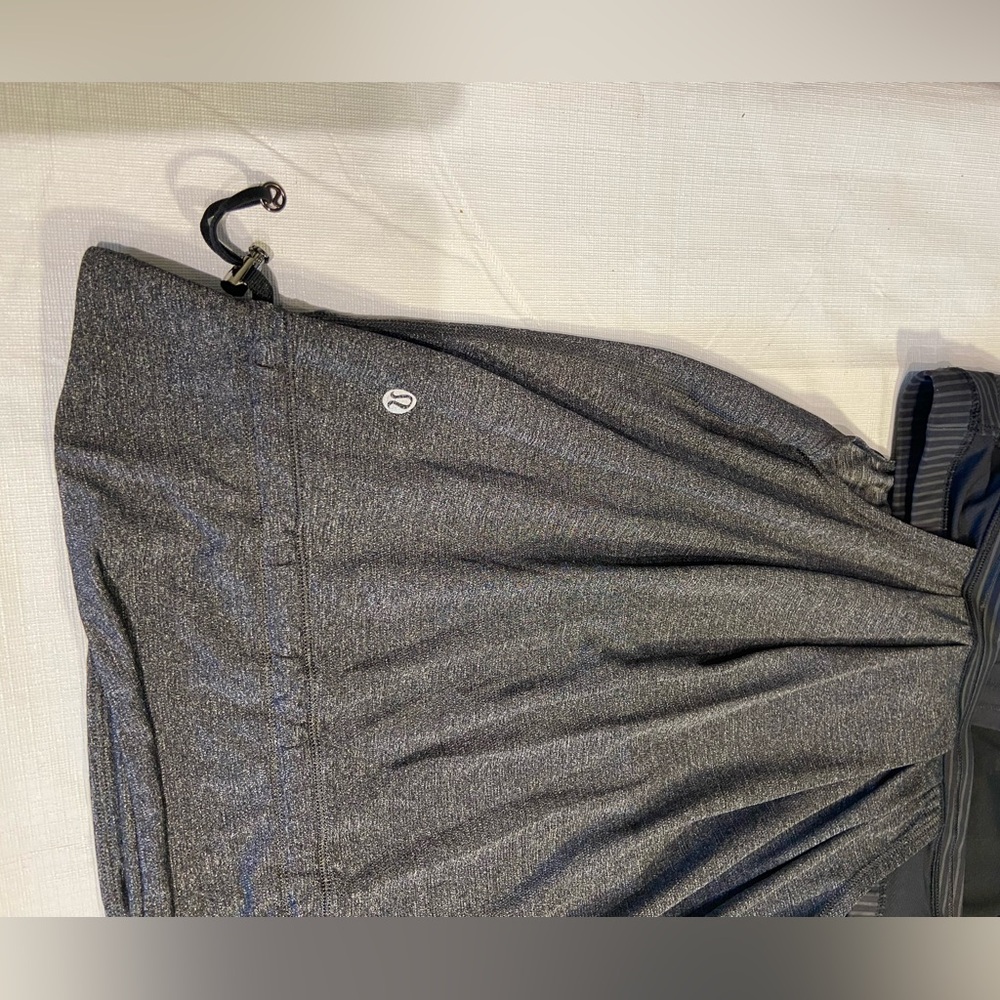 Lululemon Rest Less Tank Size 8 - Picture 9 of 9